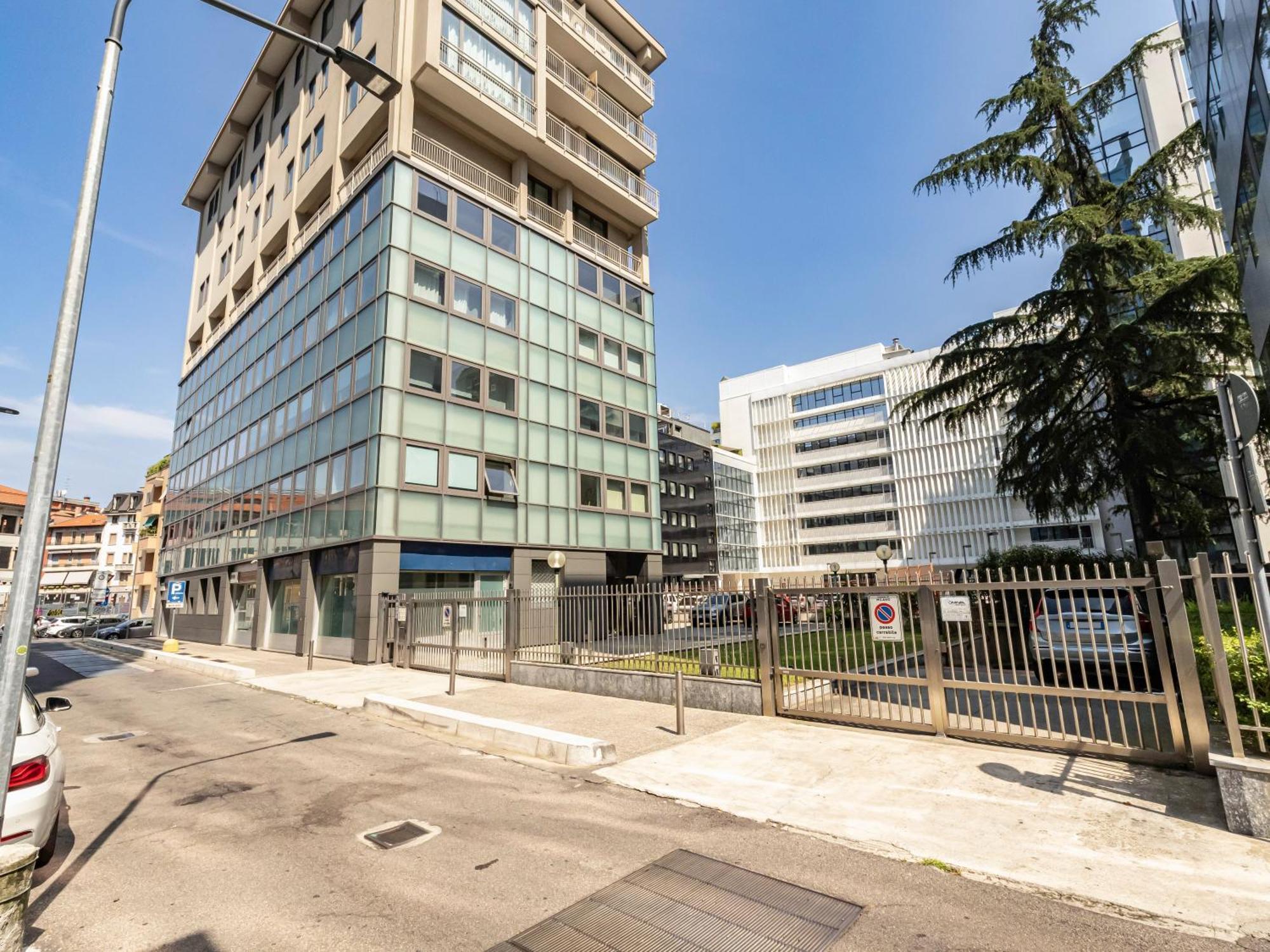 Charming 230m From Isola M5 *